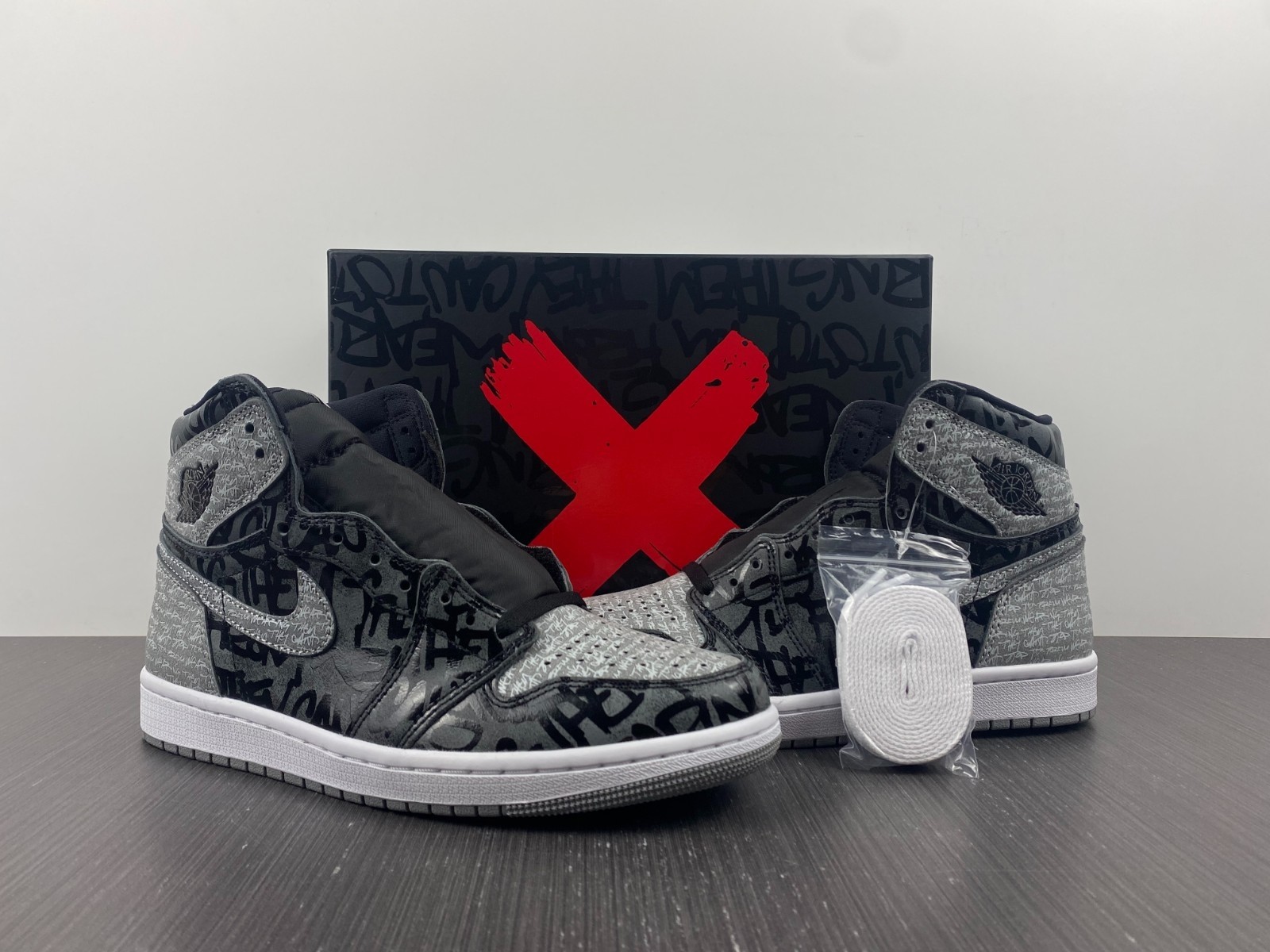 Air Jordan 1 Rebellionaire Banned 555088-036