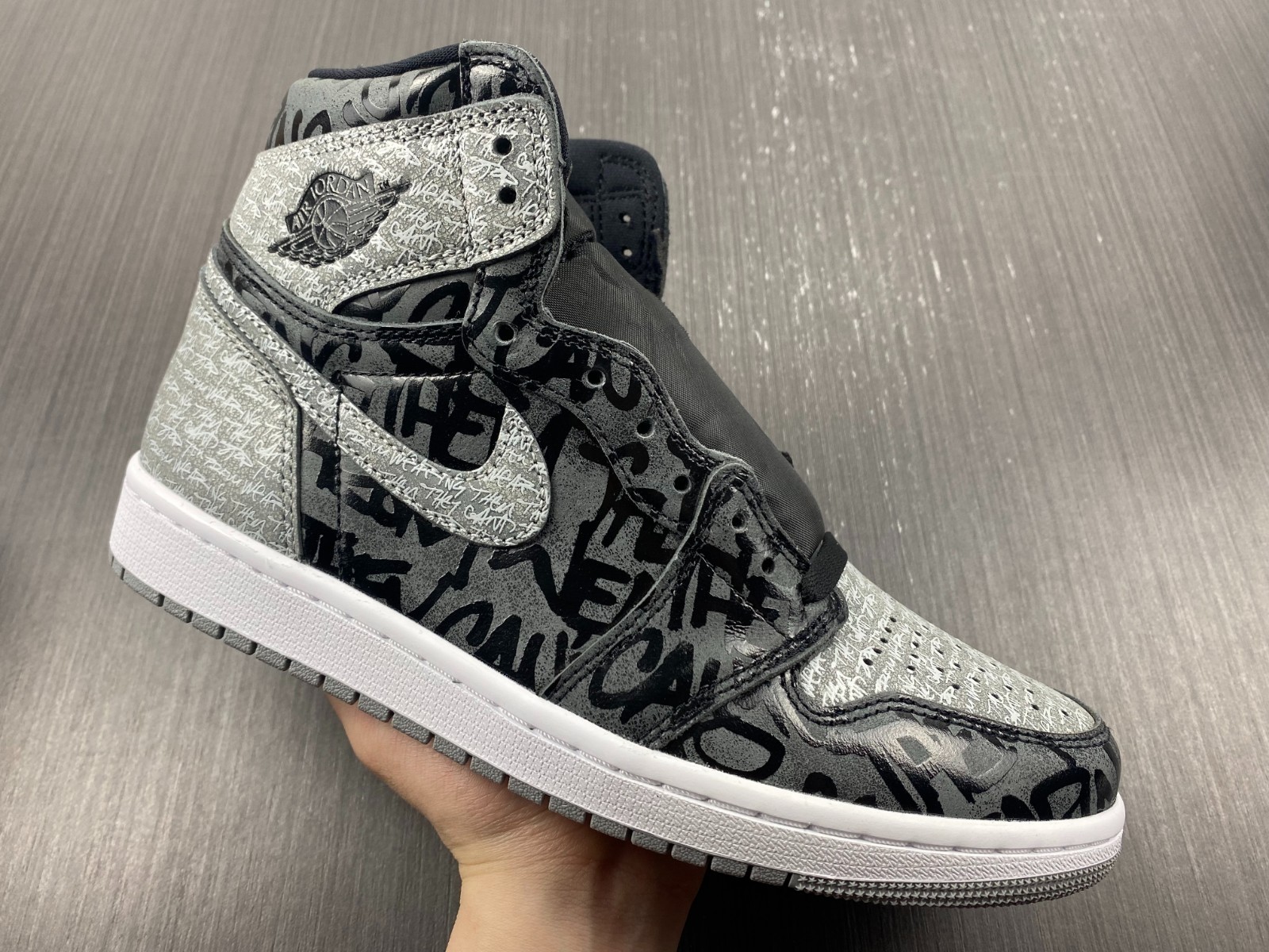 Air Jordan 1 Rebellionaire Banned 555088-036