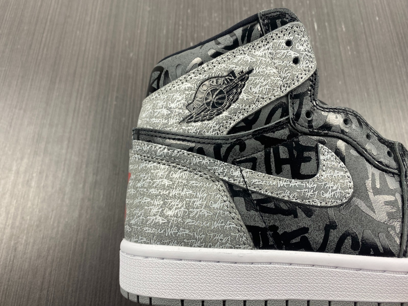 Air Jordan 1 Rebellionaire Banned 555088-036