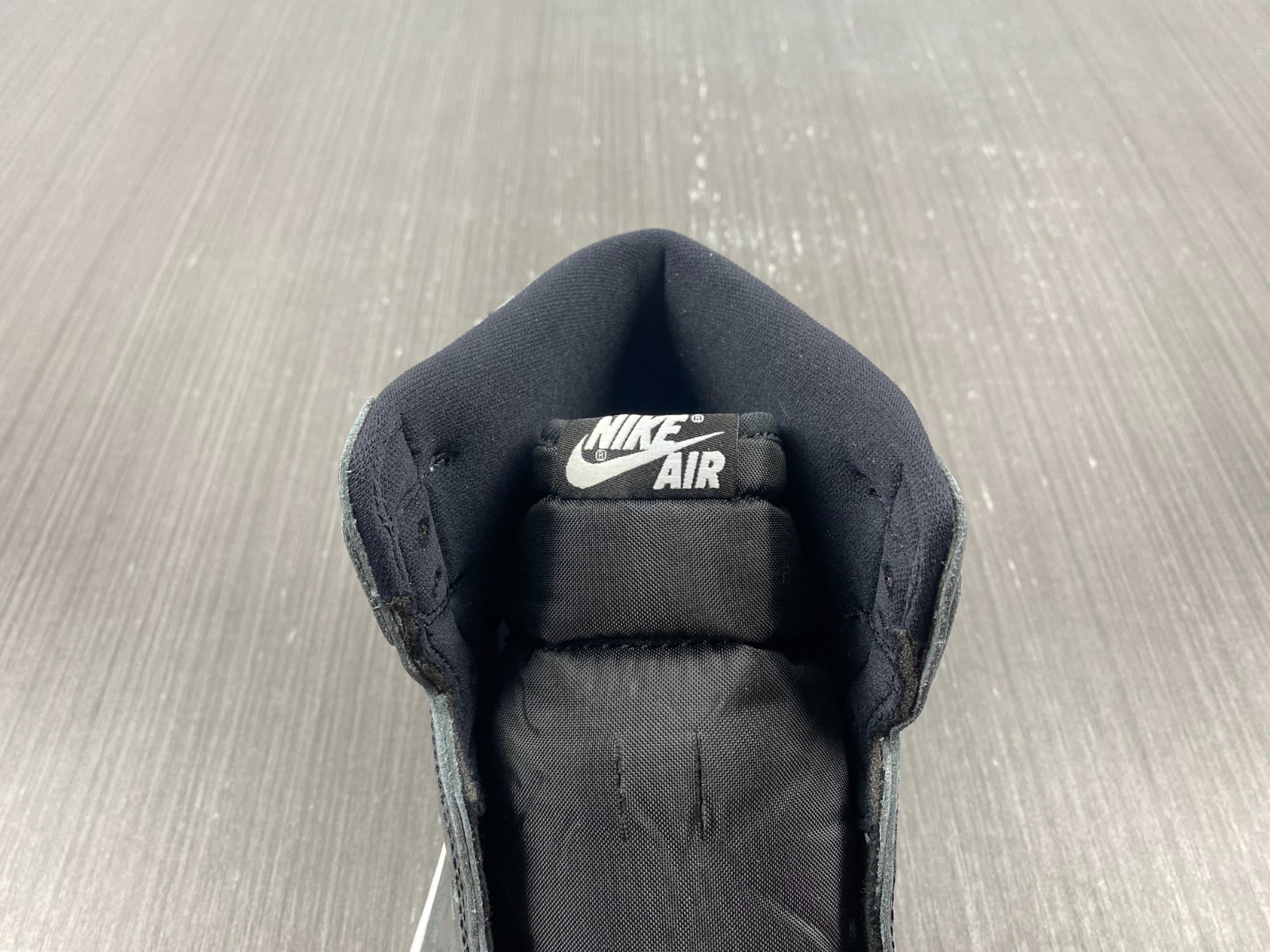 Air Jordan 1 Rebellionaire Banned 555088-036