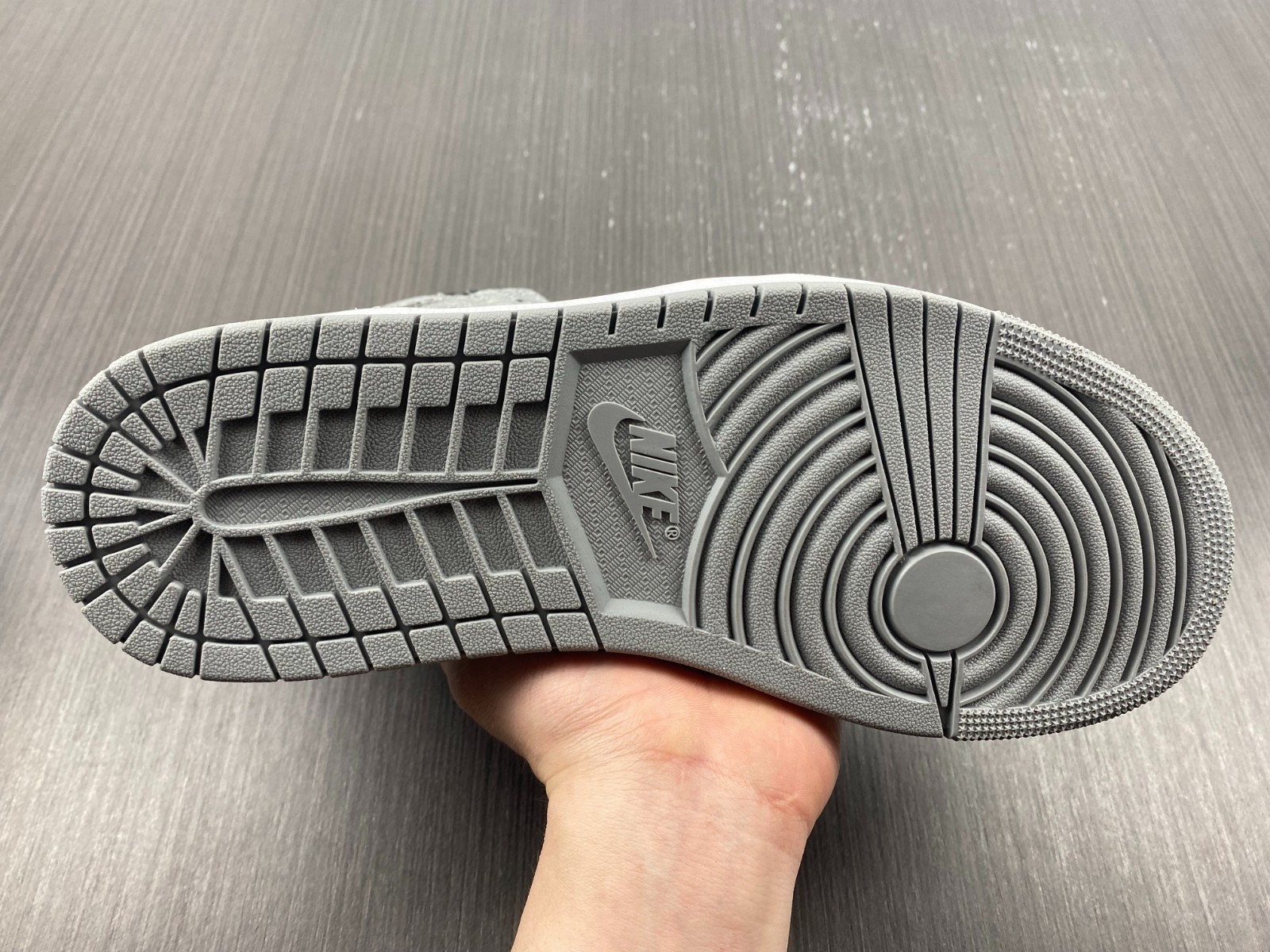 Air Jordan 1 Rebellionaire Banned 555088-036