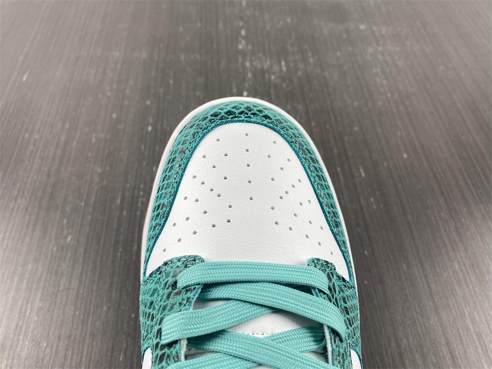 Nike Dunk Low Snakeskin DR8577-300