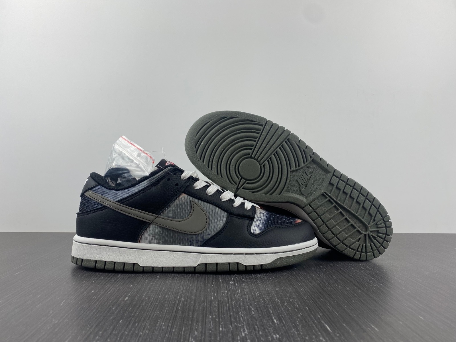 Nike Dunk Low Graffiti Black Red - DM0108-001