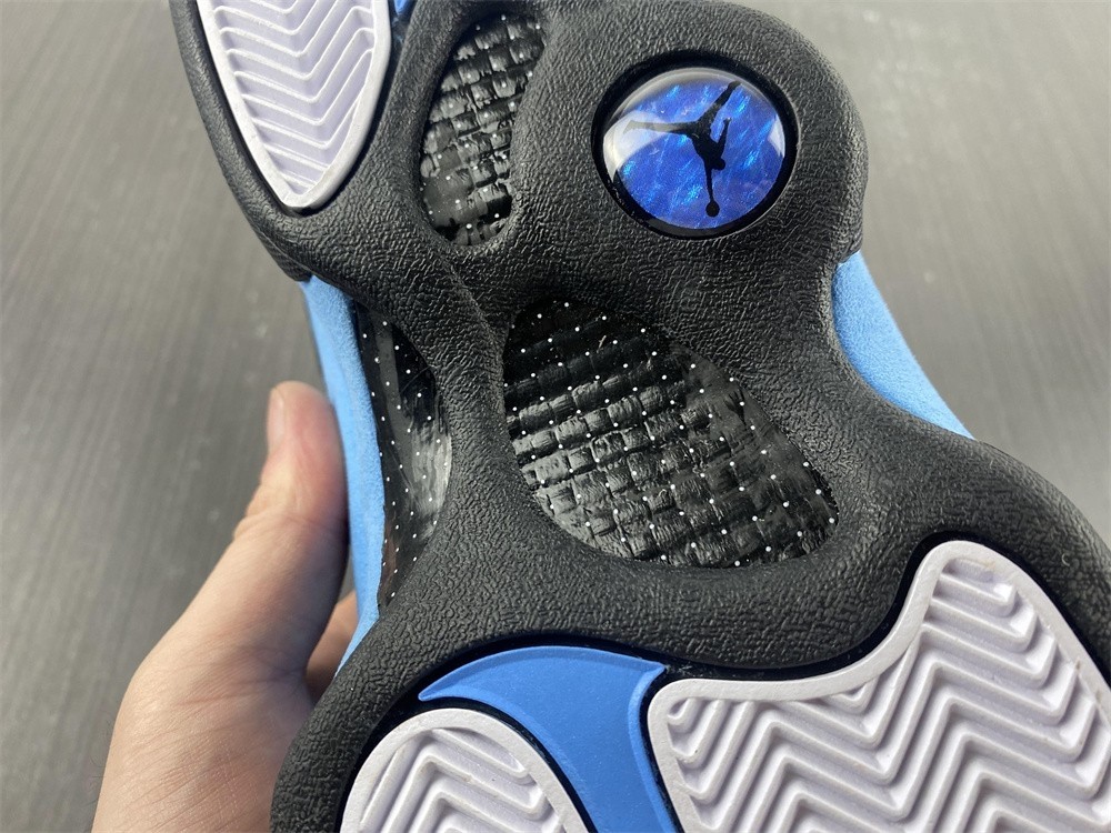 Air Jordan 13 Retro “UNC” DJ5982-041