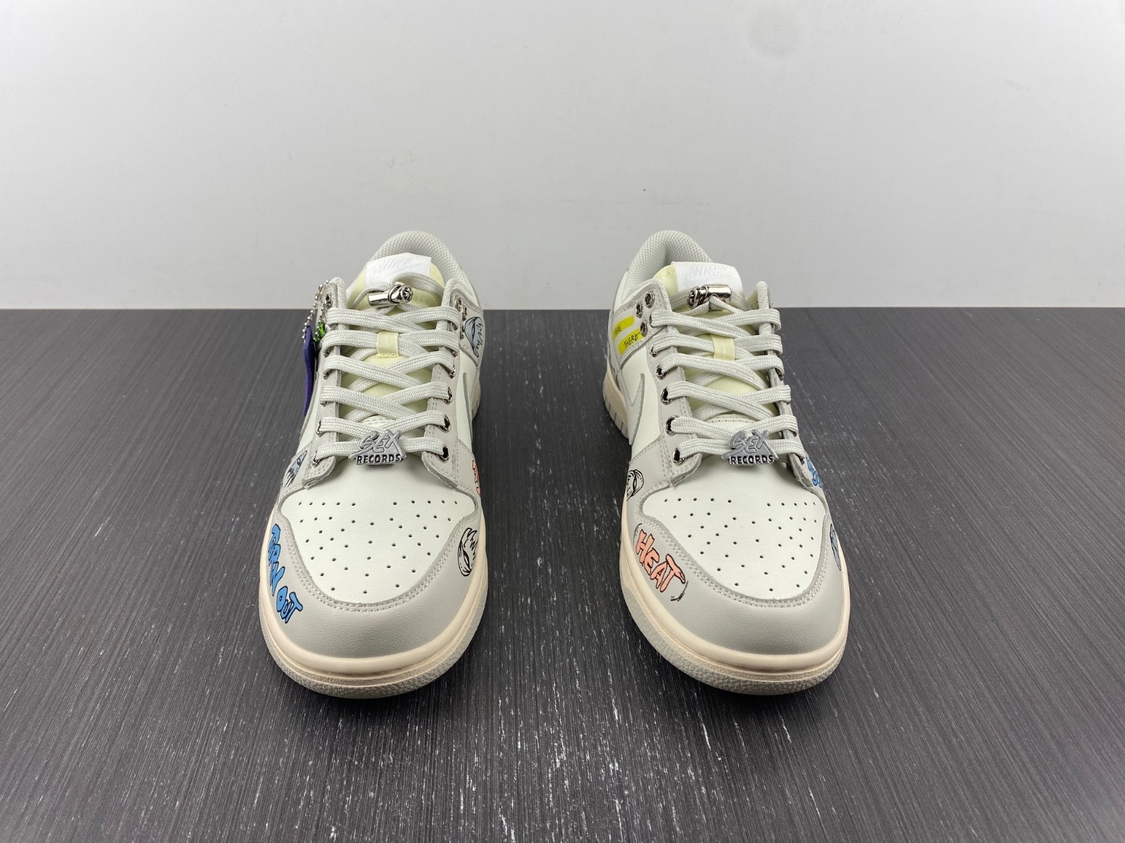 Nike Dunk Low Ch**me He**ts - DD1503-107