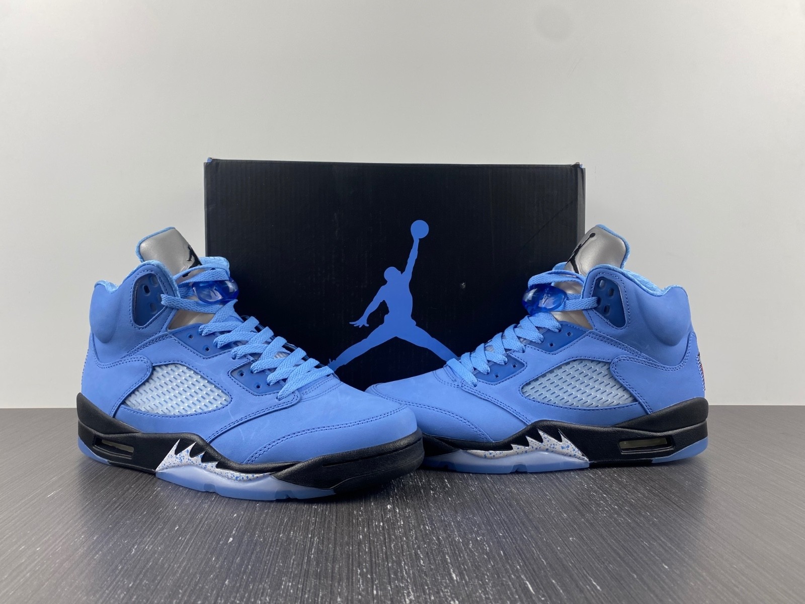 A Closer Look at the Air Jordan 5 “UNC” DV1310-401