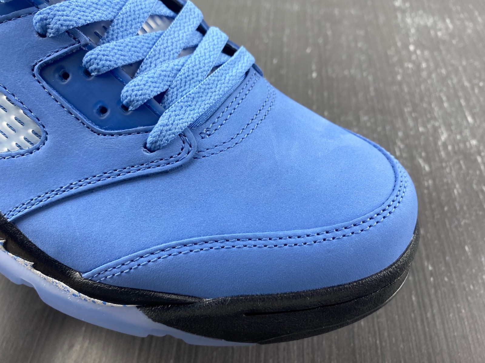 A Closer Look at the Air Jordan 5 “UNC” DV1310-401