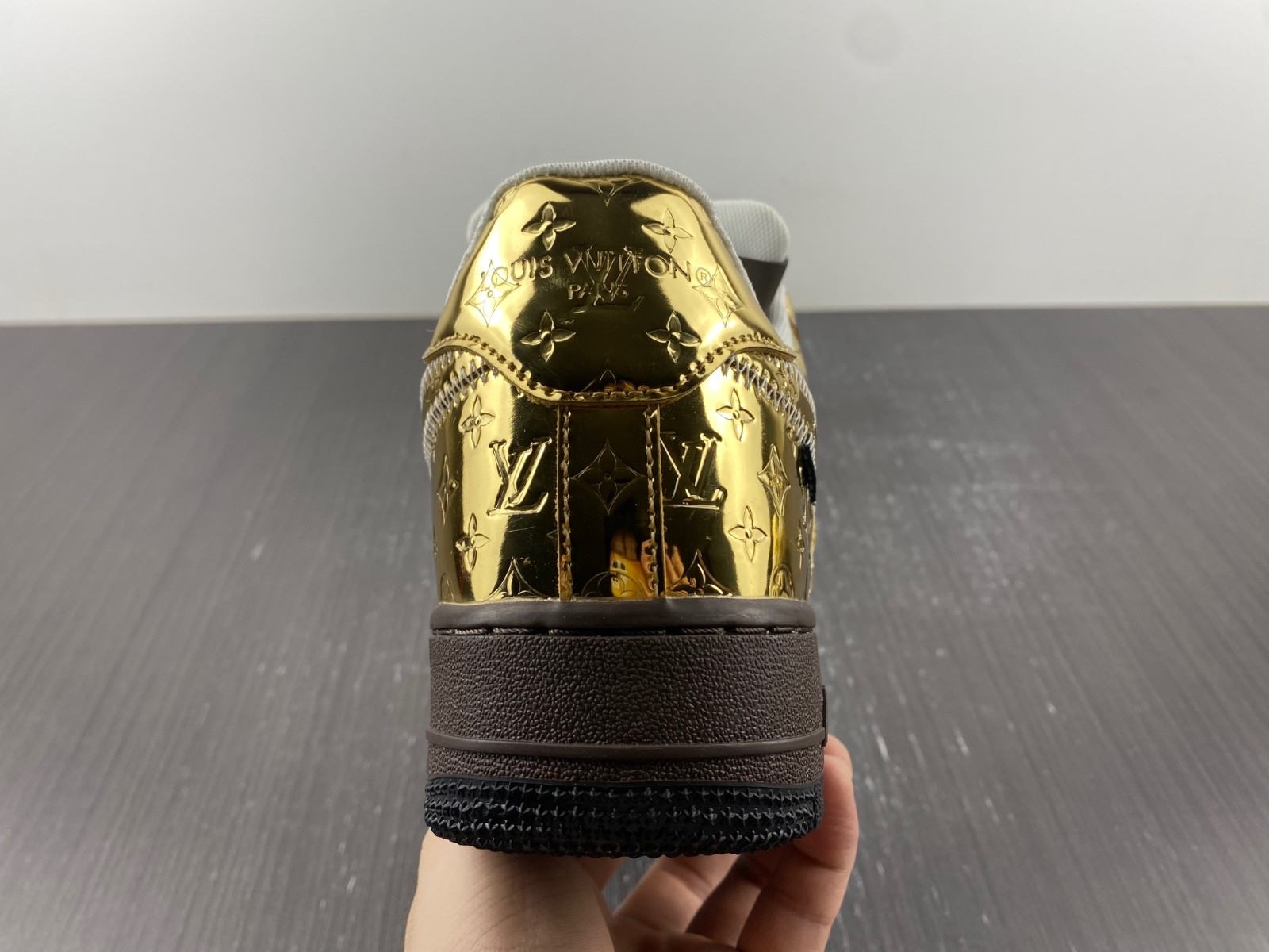 L-V AND NIKE "AIR FORCE 1" BY VIRGIL ABLOH - MET GOLD/MET GOLD - BAROQUE BROWN - BLACK 1A9VGO
