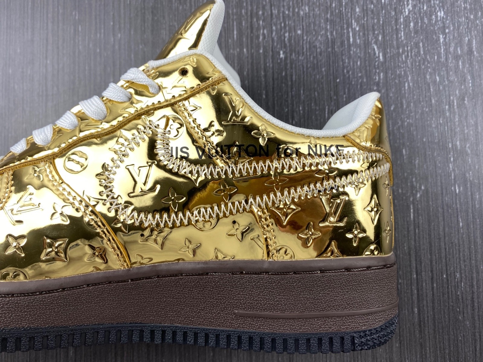 L-V AND NIKE "AIR FORCE 1" BY VIRGIL ABLOH - MET GOLD/MET GOLD - BAROQUE BROWN - BLACK 1A9VGO