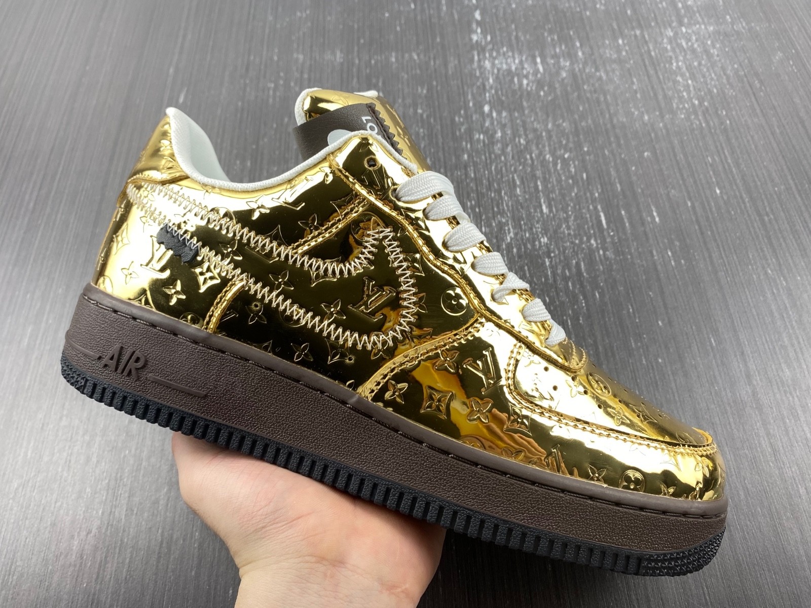L-V AND NIKE "AIR FORCE 1" BY VIRGIL ABLOH - MET GOLD/MET GOLD - BAROQUE BROWN - BLACK 1A9VGO