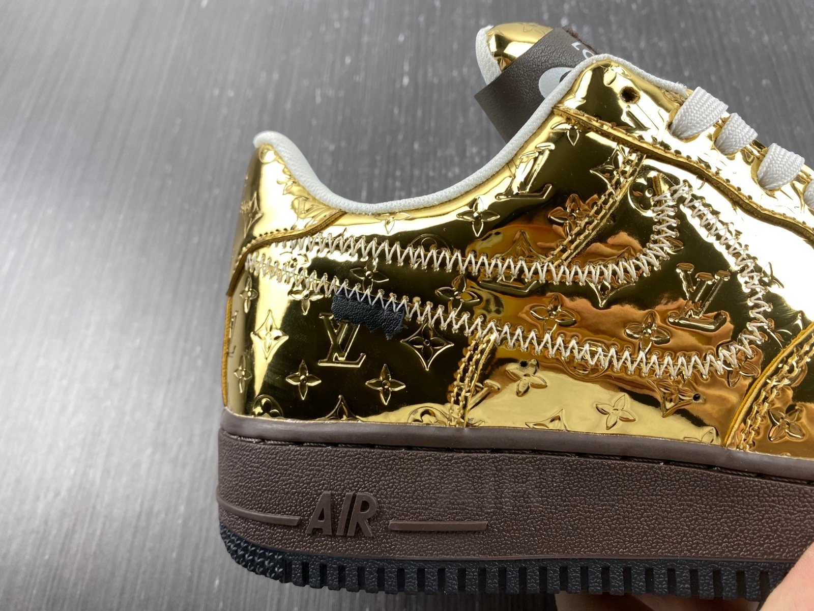 L-V AND NIKE "AIR FORCE 1" BY VIRGIL ABLOH - MET GOLD/MET GOLD - BAROQUE BROWN - BLACK 1A9VGO