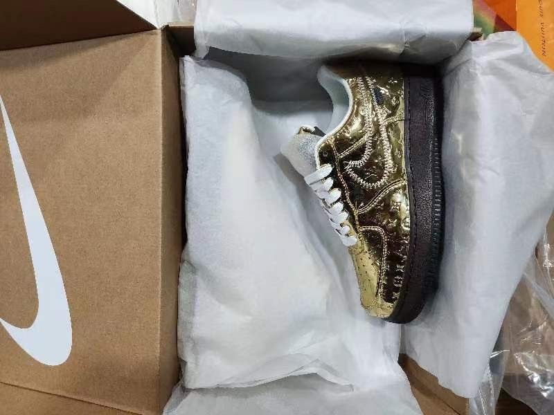 L-V AND NIKE "AIR FORCE 1" BY VIRGIL ABLOH - MET GOLD/MET GOLD - BAROQUE BROWN - BLACK 1A9VGO