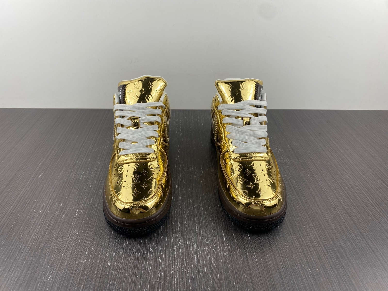 L-V AND NIKE "AIR FORCE 1" BY VIRGIL ABLOH - MET GOLD/MET GOLD - BAROQUE BROWN - BLACK 1A9VGO