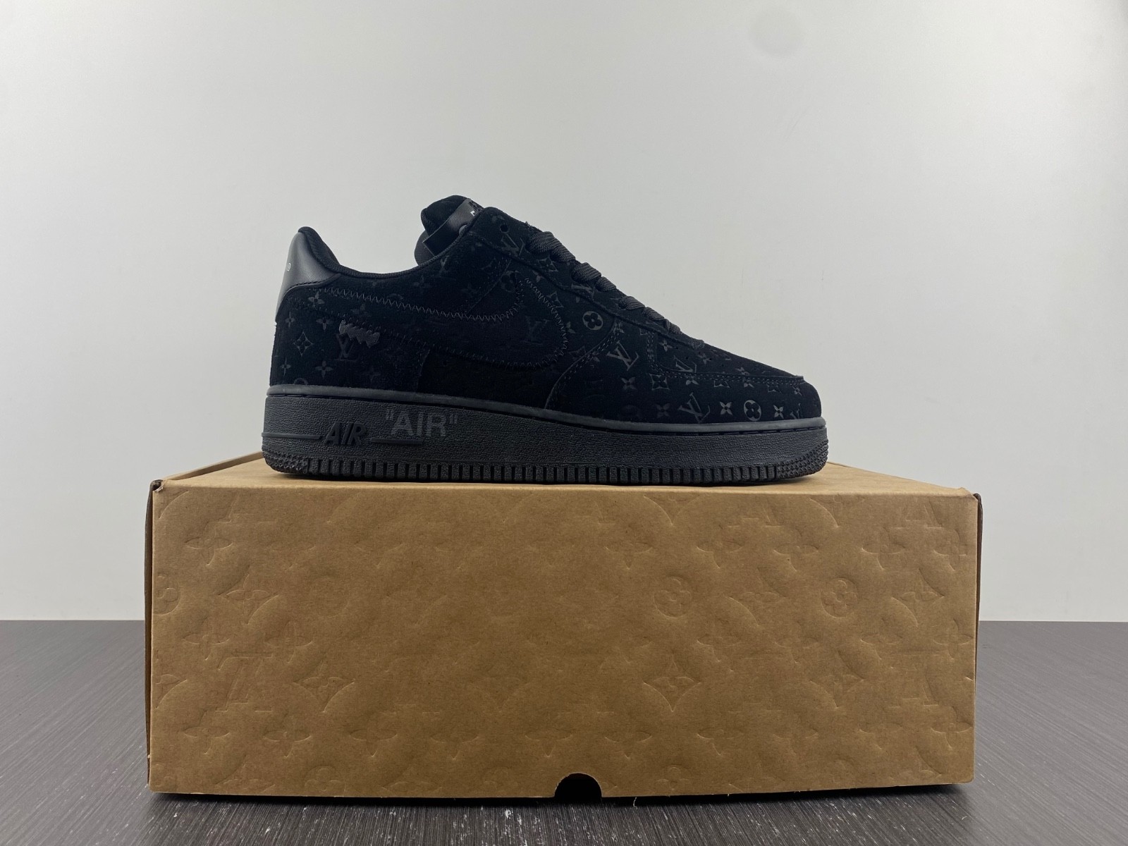L-V And Nike "Air Force 1" By Virgil Abloh - Black / Black. 1A9VD7