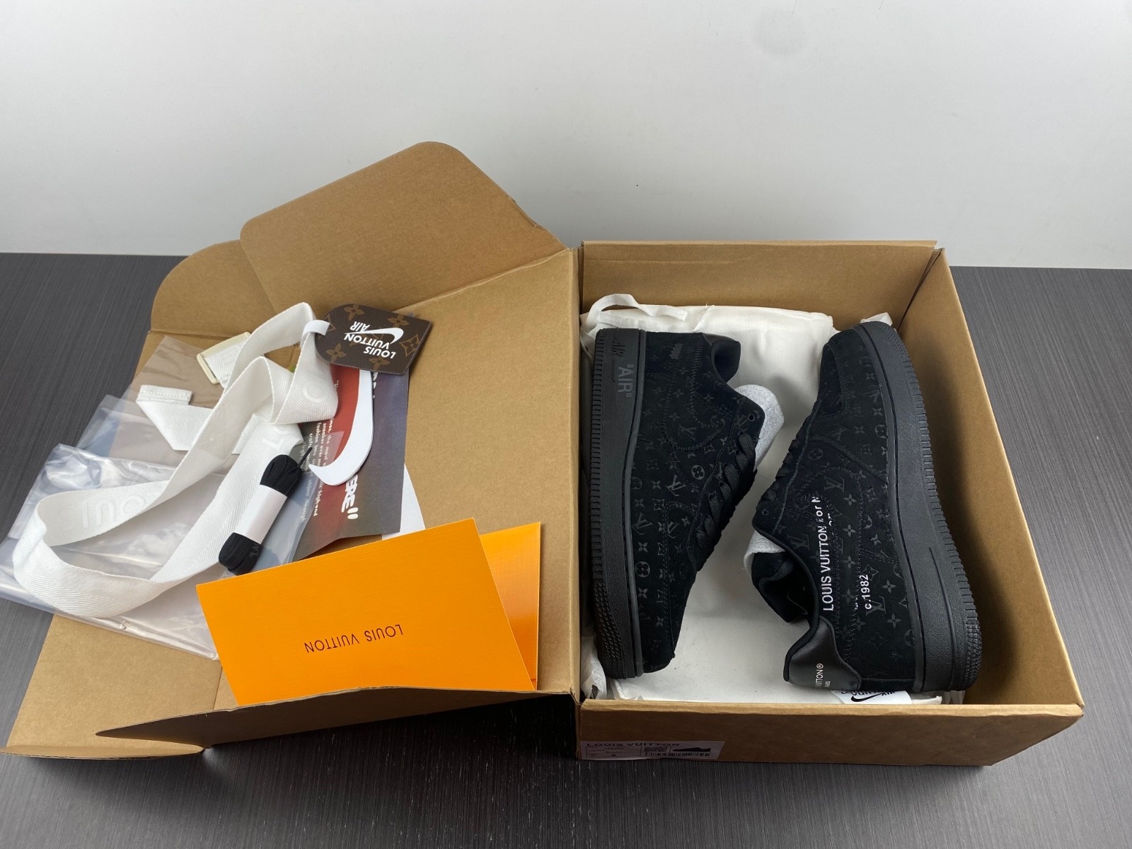 L-V And Nike "Air Force 1" By Virgil Abloh - Black / Black. 1A9VD7