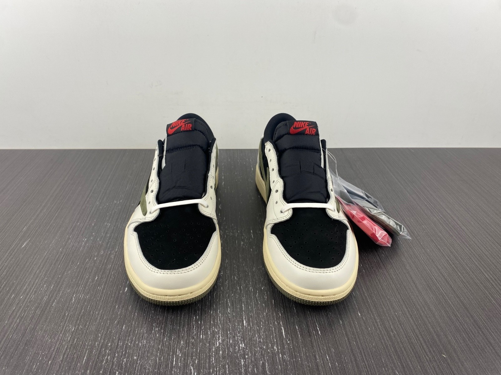 Travis Scott x Air Jordan 1 Low OG Olive DZ4137-106