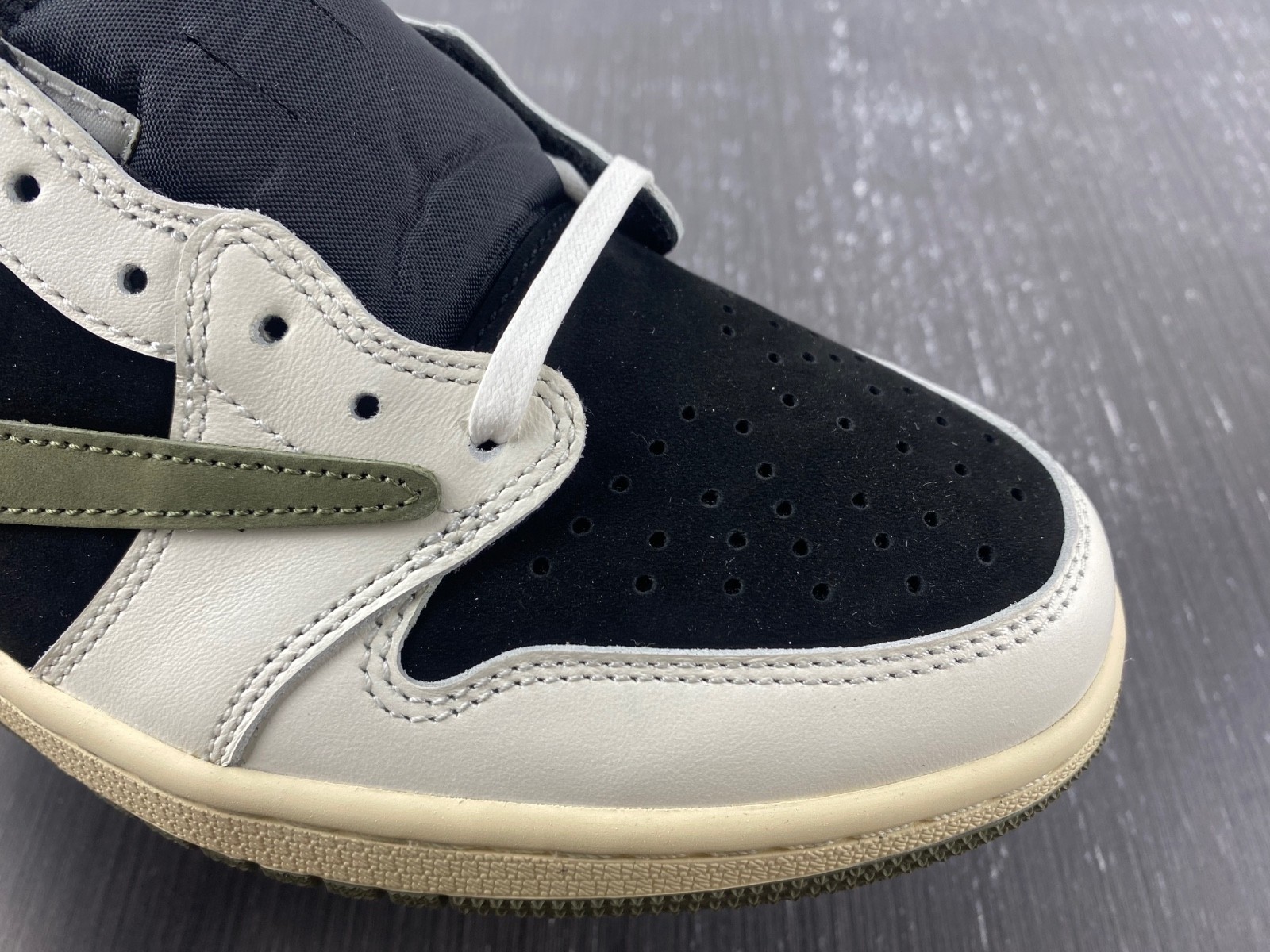 Travis Scott x Air Jordan 1 Low OG Olive DZ4137-106