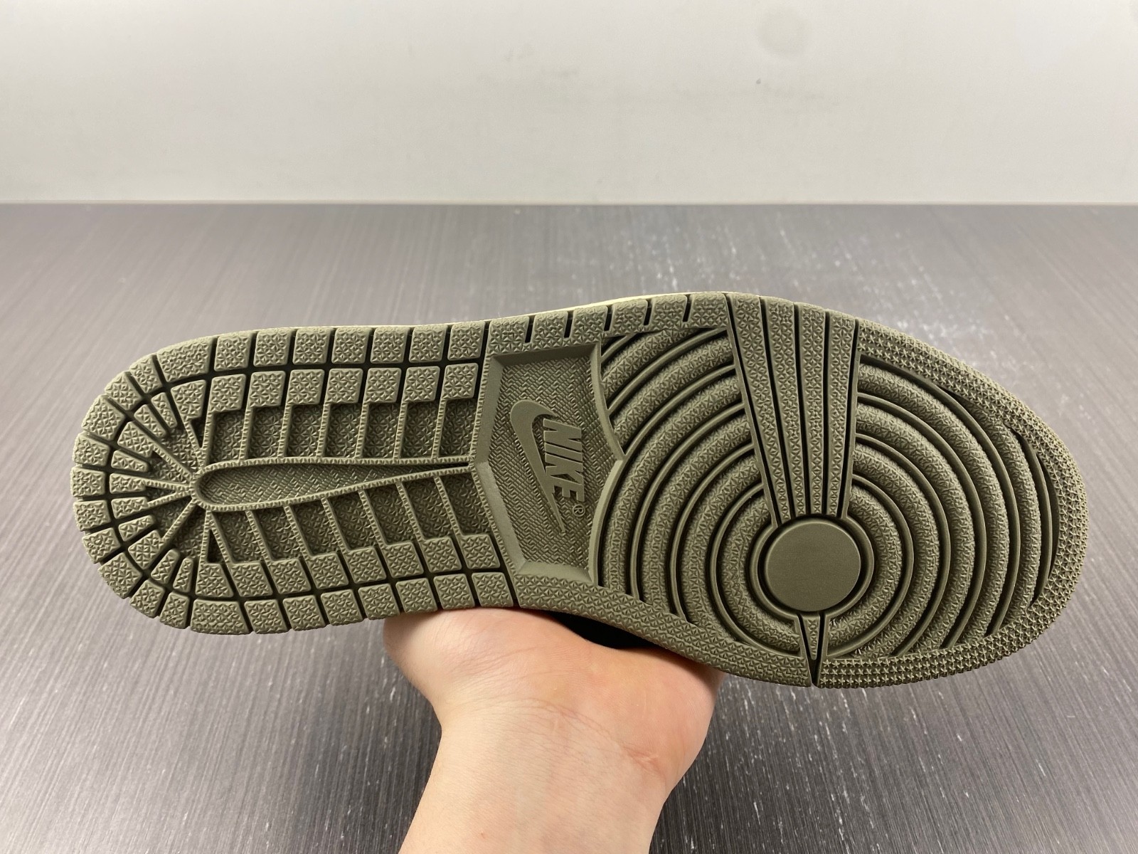 Travis Scott x Air Jordan 1 Low OG Olive DZ4137-106