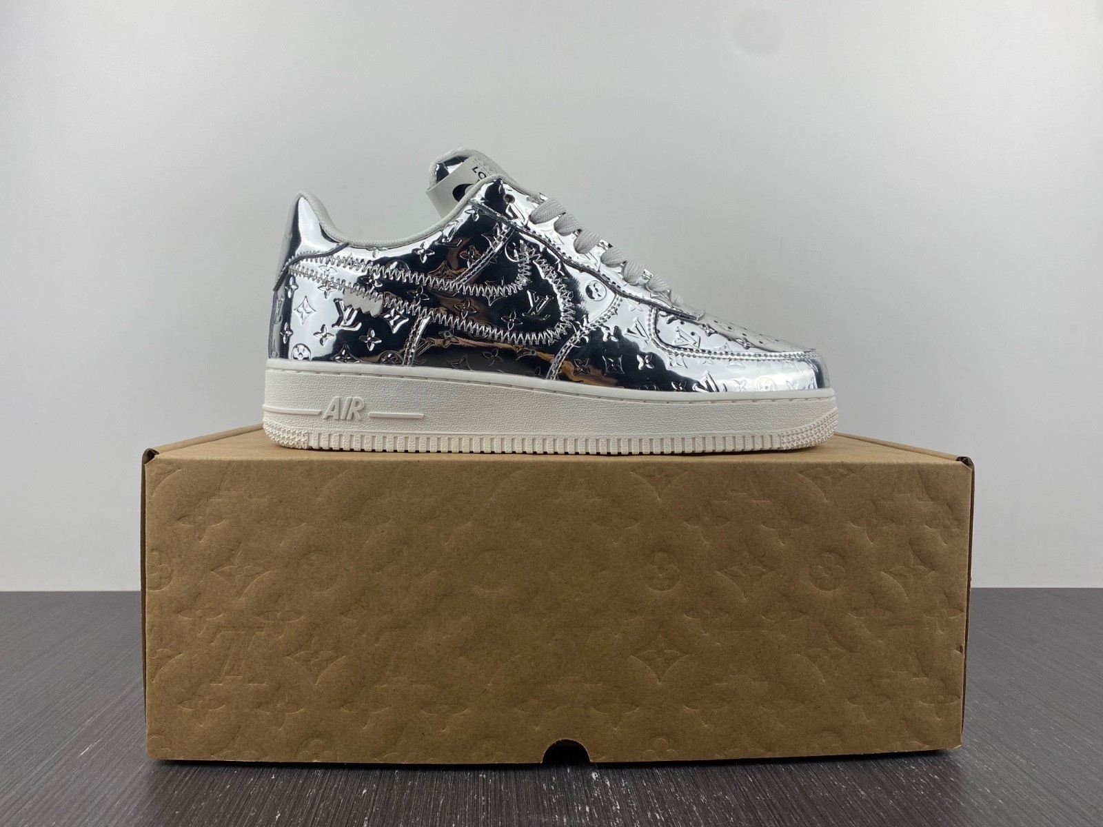 L-V And Nike "Air Force 1" silver 1A9VER