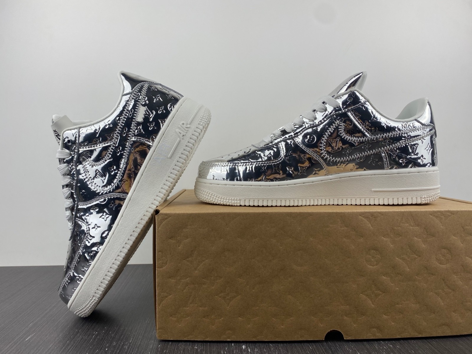 L-V And Nike "Air Force 1" silver 1A9VER