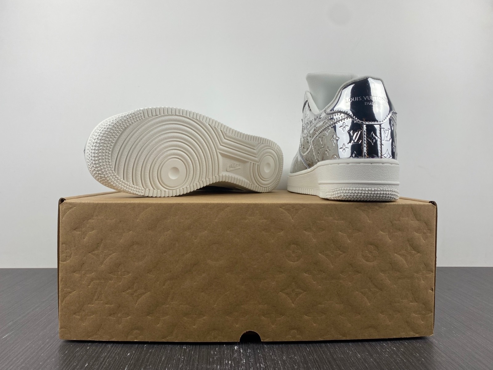 L-V And Nike "Air Force 1" silver 1A9VER