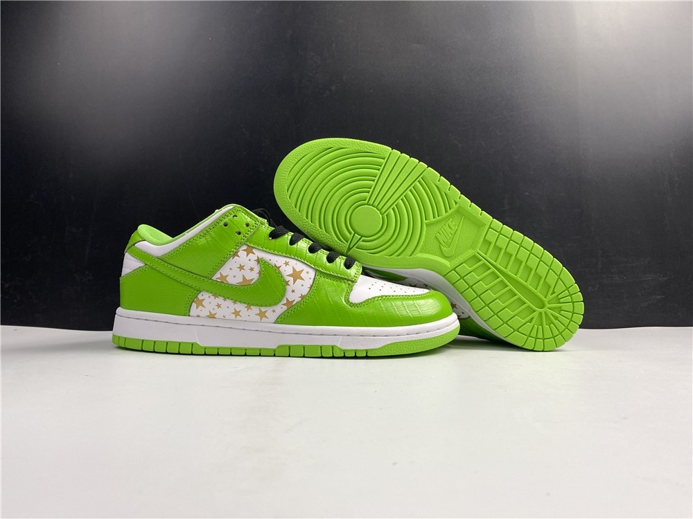 S*p*e x Nike SB Dunk Low DH3228-101