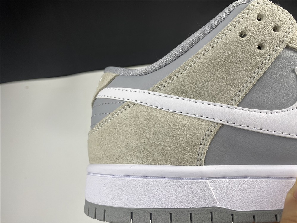 Nike Dunk SB L TRD TOM AR0778-110