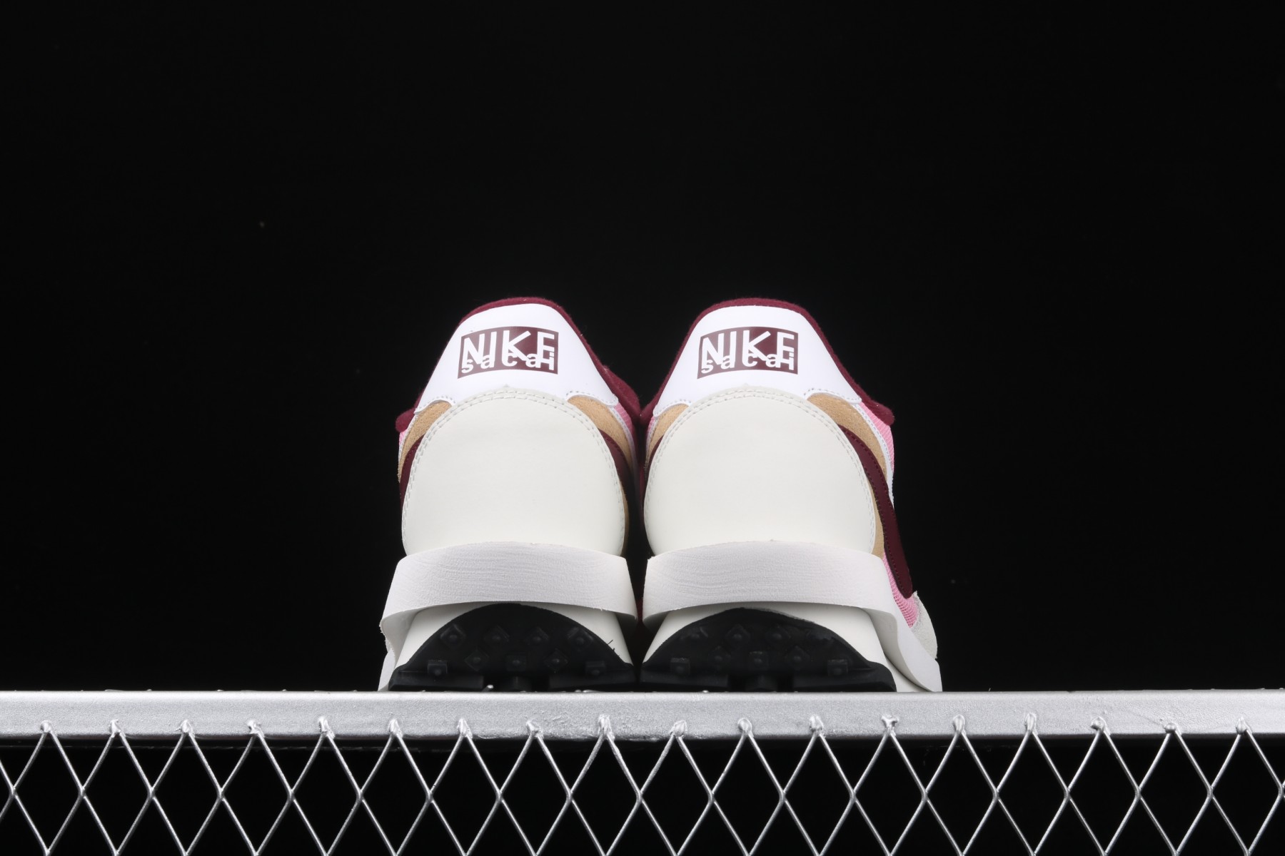 Sacai x Nike LDV Waffle pink BV0073-500