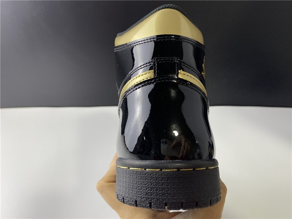 AIR JORDAN 1 RETRO HIGH BLACK METALLIC GOLD (2020) 555088-032
