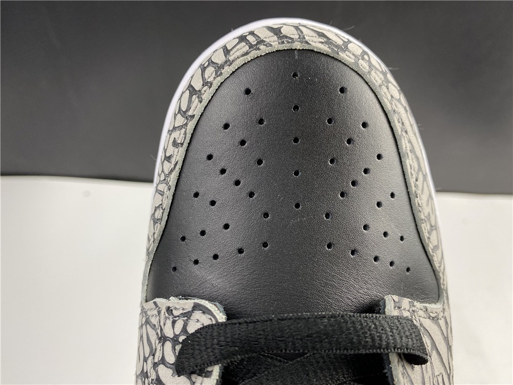 S*p*e × Nike SB Dunk Low “Black Cement" 304292-131
