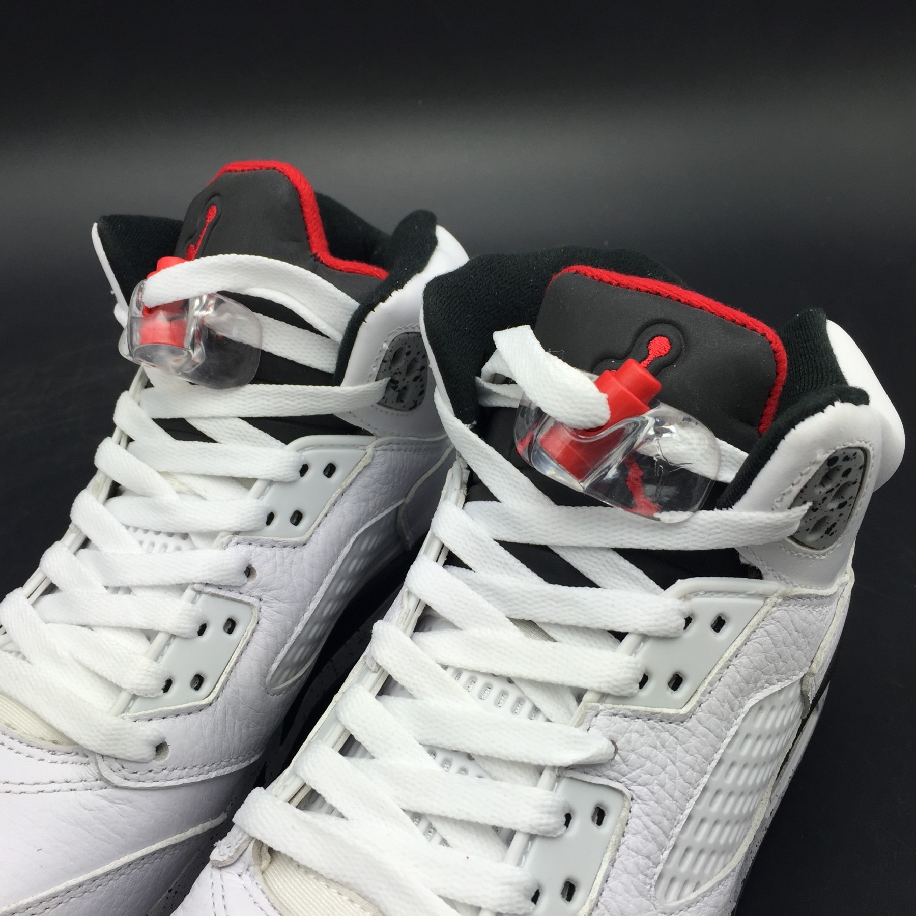 AIR JORDAN 5 RETRO "WHITE CEMENT" mens 136027-104