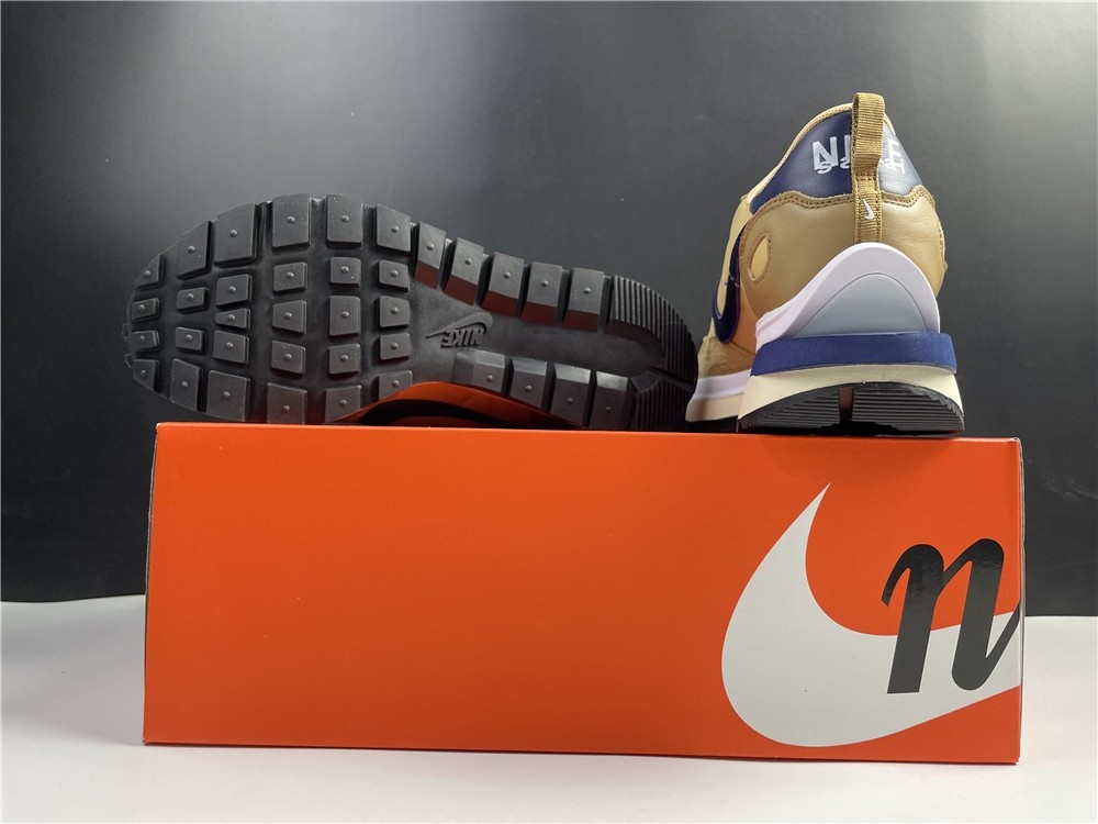 sacai x Nike VaporWaffle 3.0 Z DD1875-200