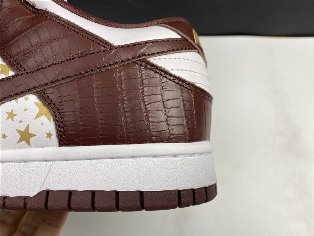 S*p*e x Nike SB Dunk Low DH3228-100