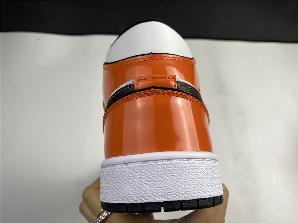 Air Jordan 1 Mid “Turf Orange” DD6834-802