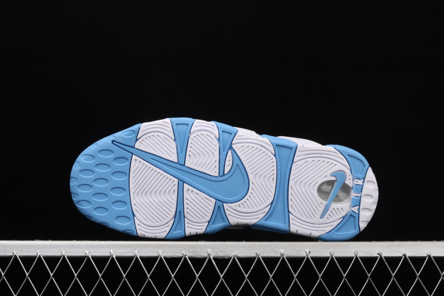 Nike Air More Uptempo “University Blue”  921948-401