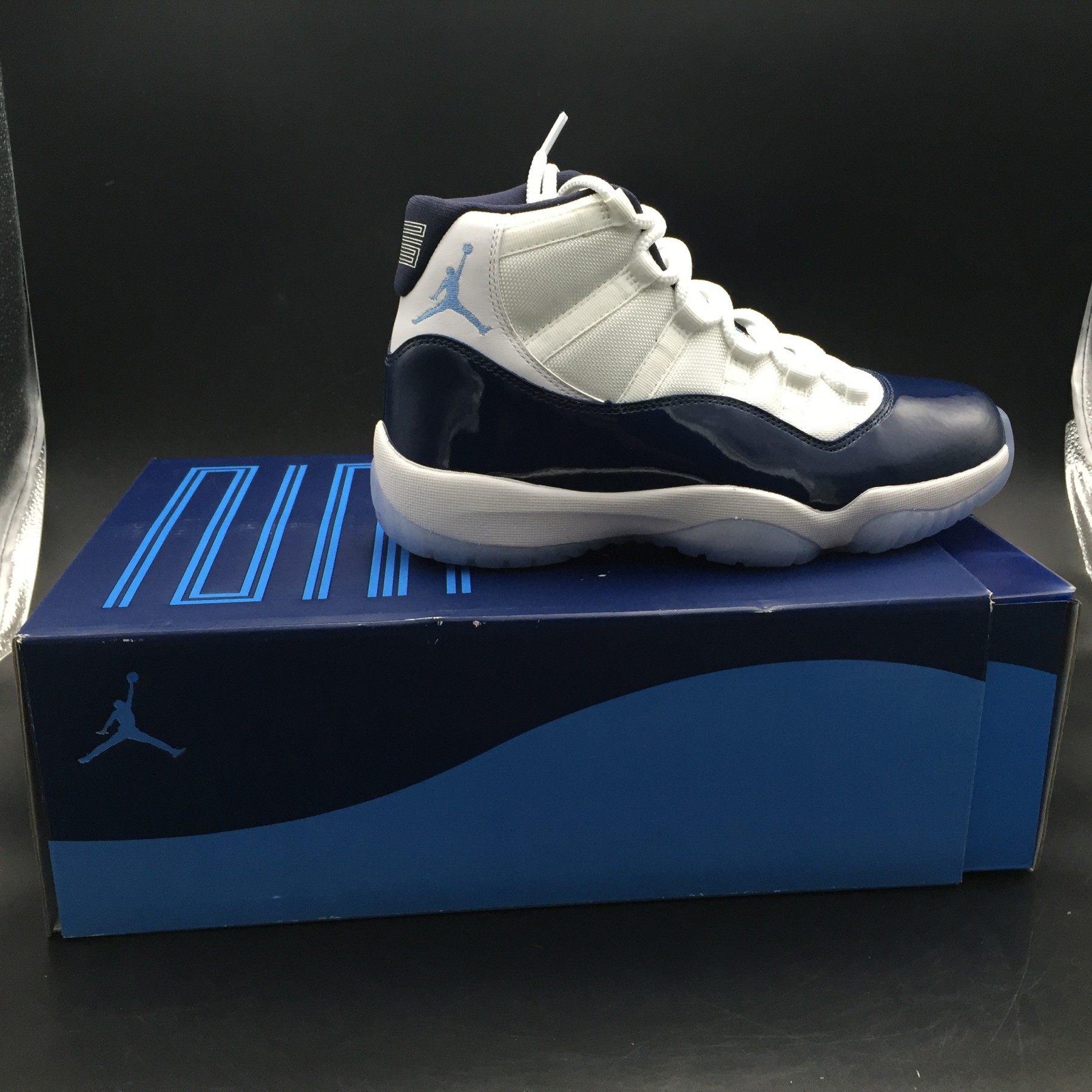 AIR JORDAN 11 RETRO "WIN LIKE