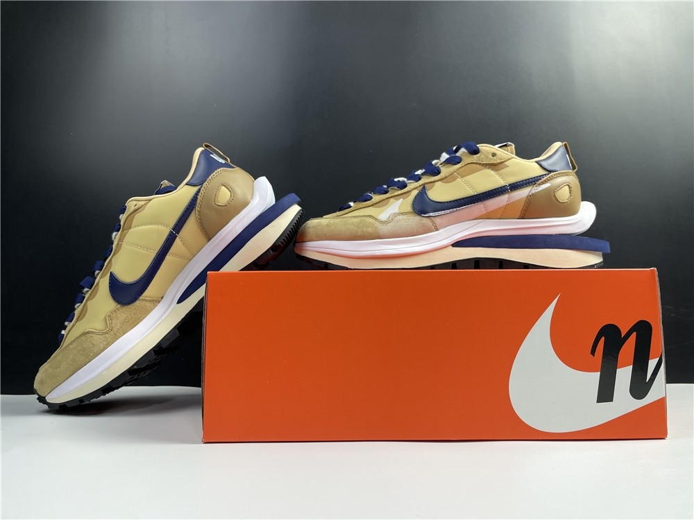 sacai x Nike VaporWaffle 3.0 Z DD1875-200