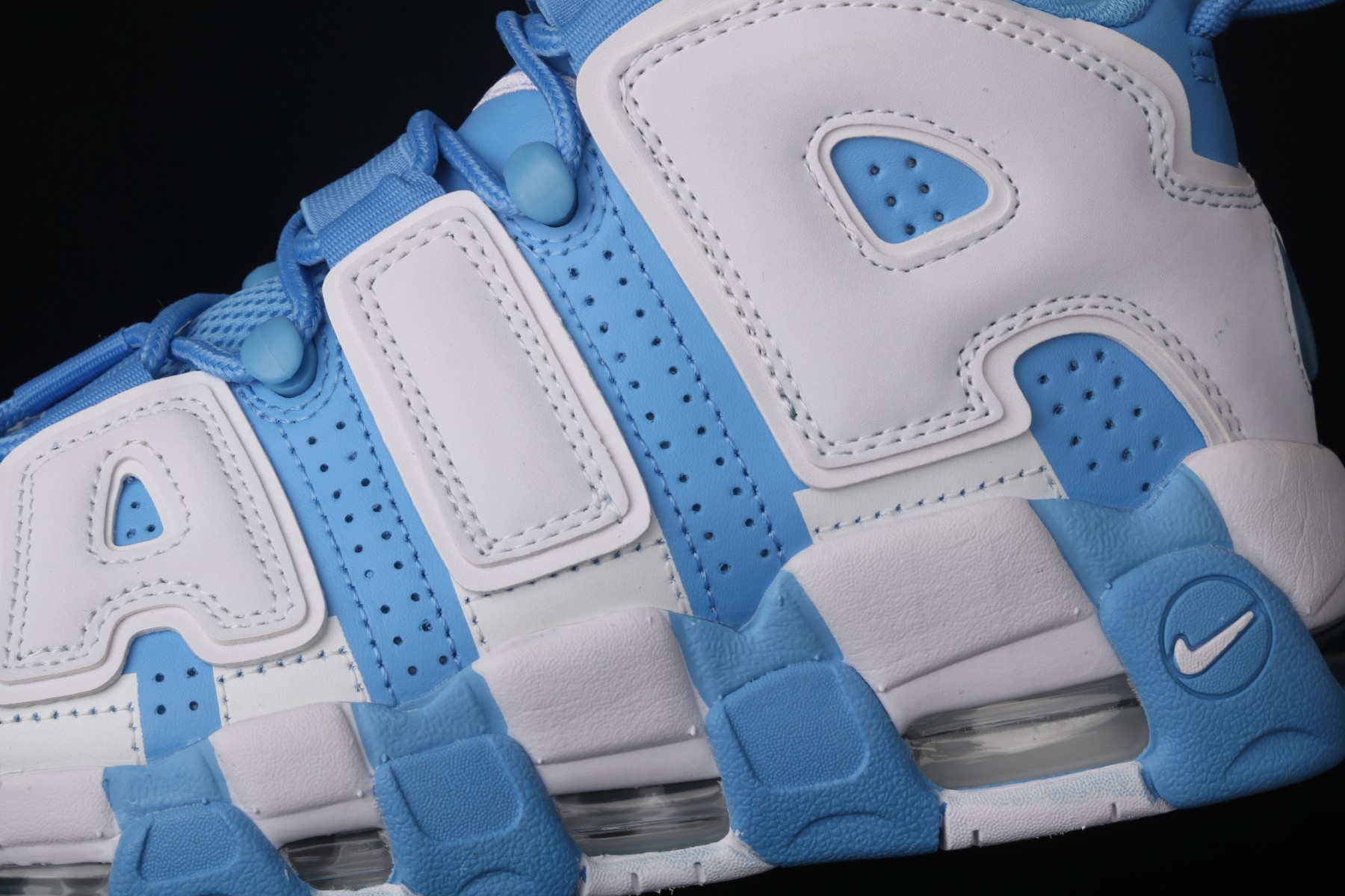 Nike Air More Uptempo “University Blue”  921948-401