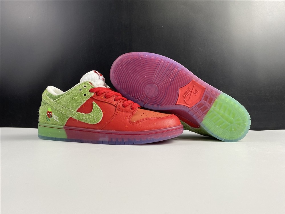 Dunk SB Nike SB Dunk Low “Strawberry Cough" CW7093-601