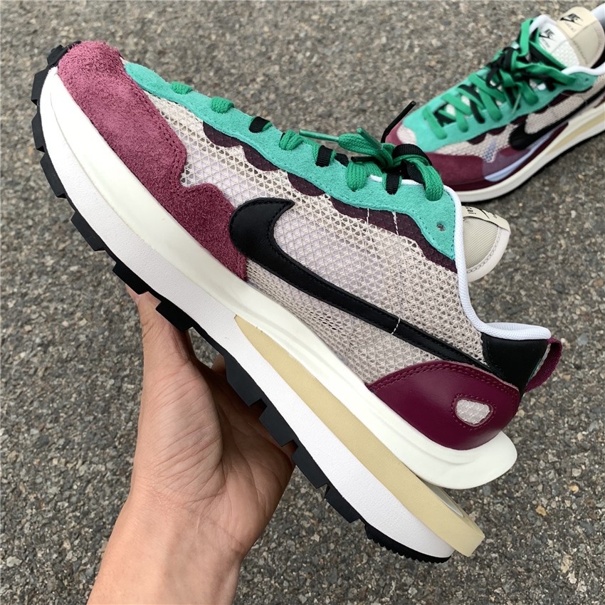 Nike Vaporwaffle sacai Villain Red Neptune Green DD3035-200