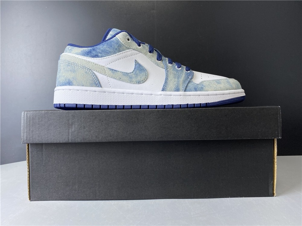 Air Jordan 1 Low CZ8455-100