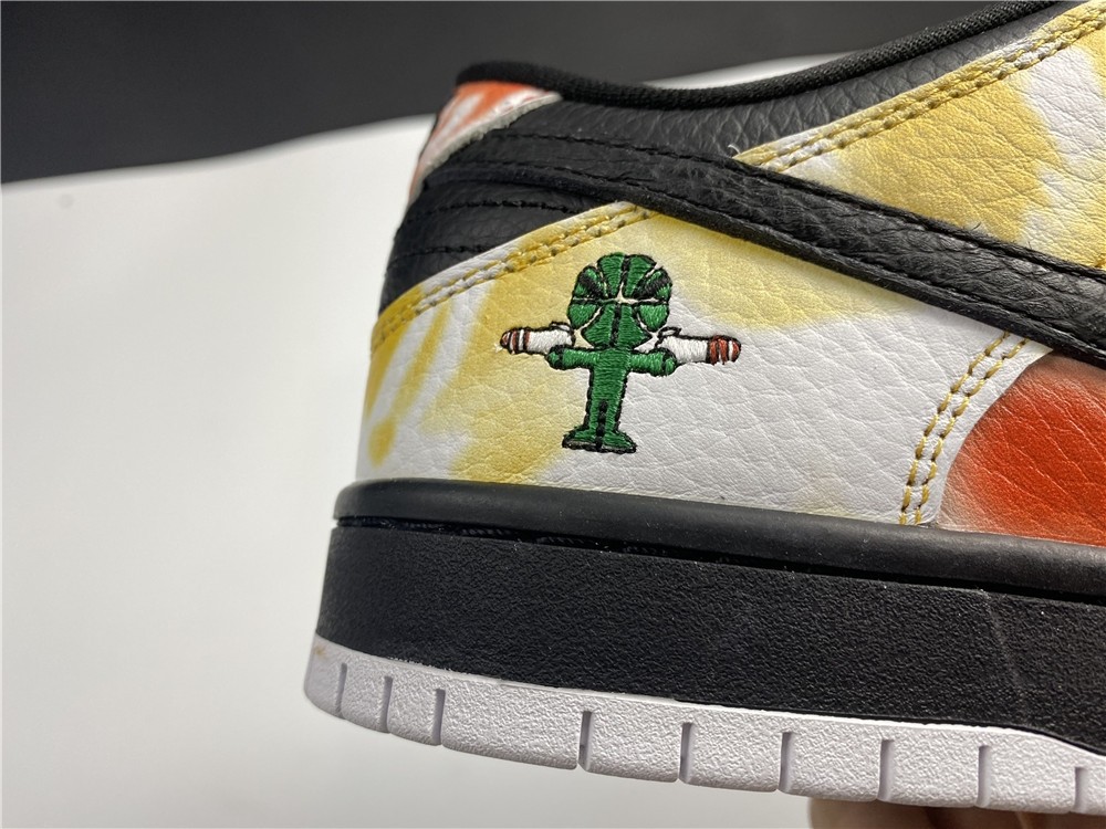Nike SB Dunk Low“Raygun” BQ6832-001