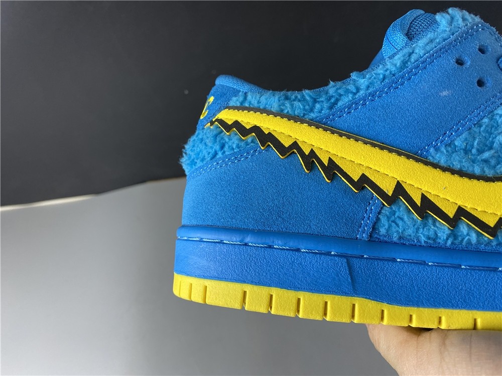 Grateful Dead x Nike SB Dunk Low CJ5378-400