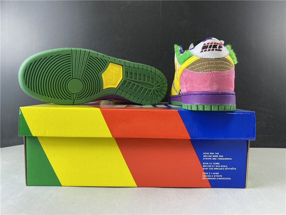 Nike SB Dunk Low Pro IW 318403-137