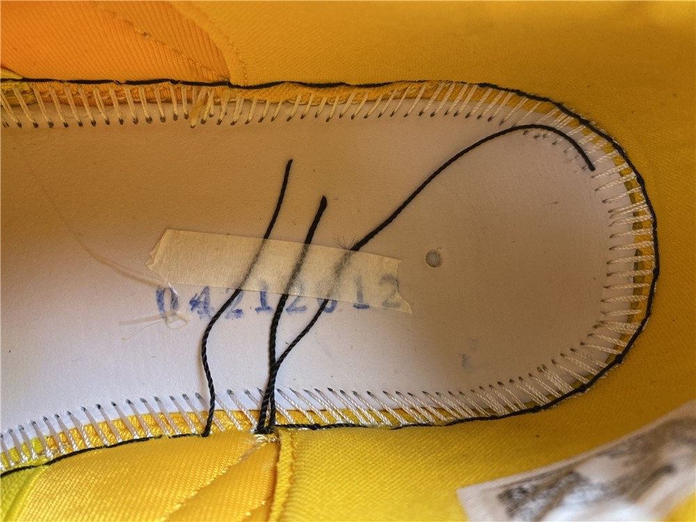 OFF-WHITE x Nike Air Rubber Dunk “University Gold” CU6015-700