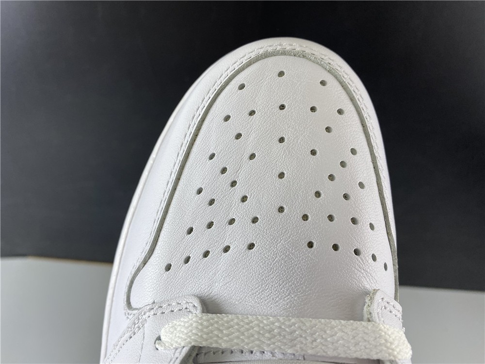 AIR JORDAN 1 RETRO HIGH OG “METALLIC RED” 555088-103