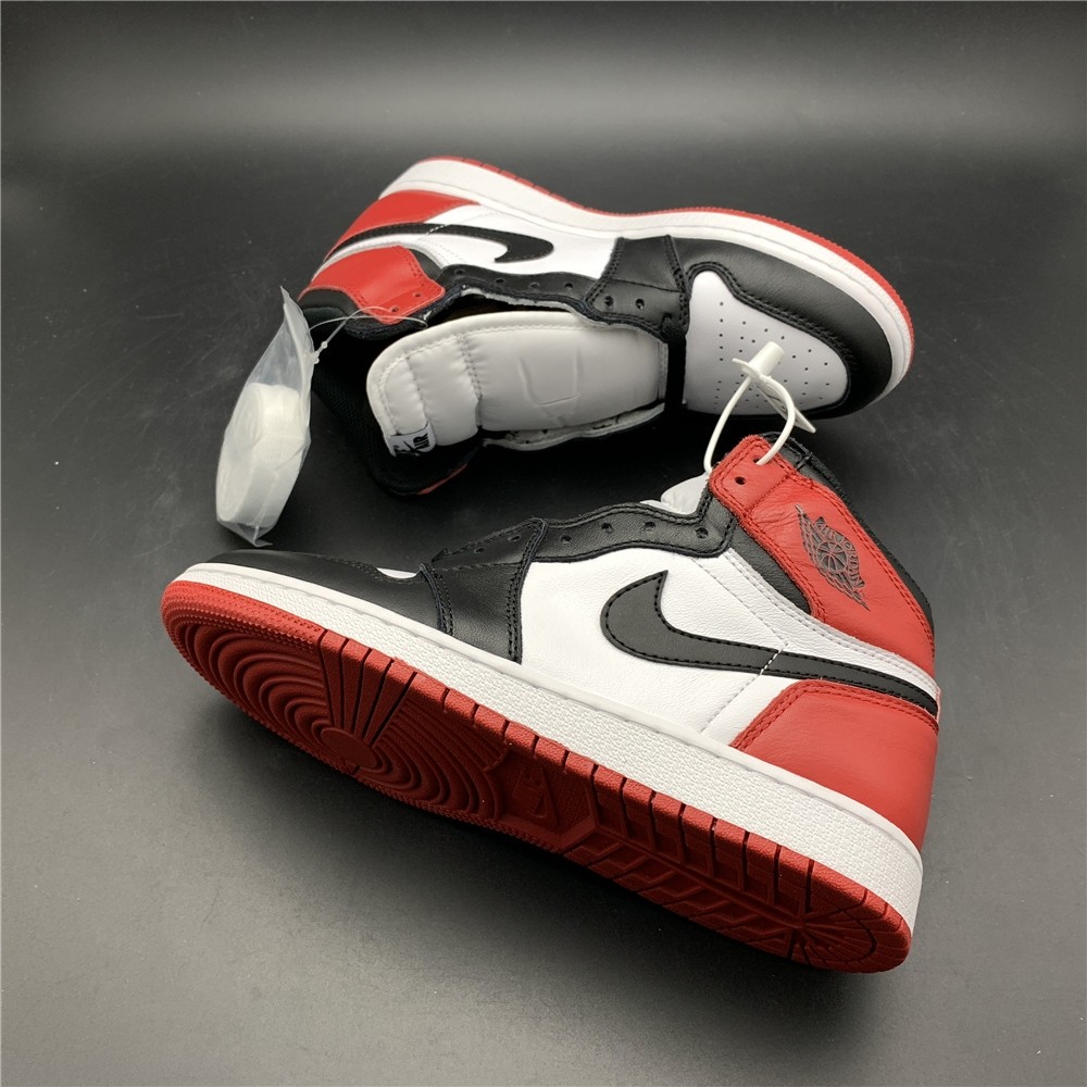 AIR JORDAN 1 High OG “Black Toe” white/ black-varsity red  555088-125