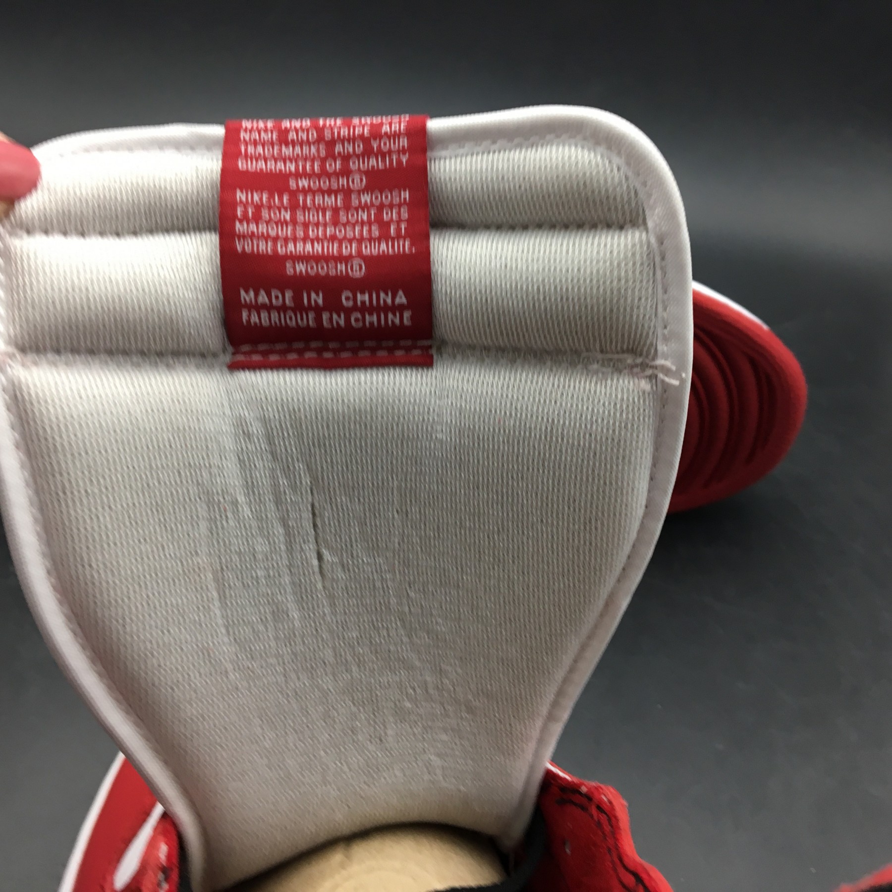 Air Jordan 1 Retro High OG Chicago Red 555088-101