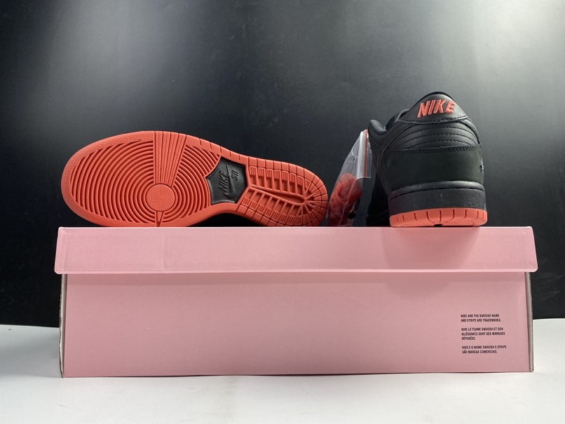 NIKE SB DUNK LOW TRD QS 883232-008