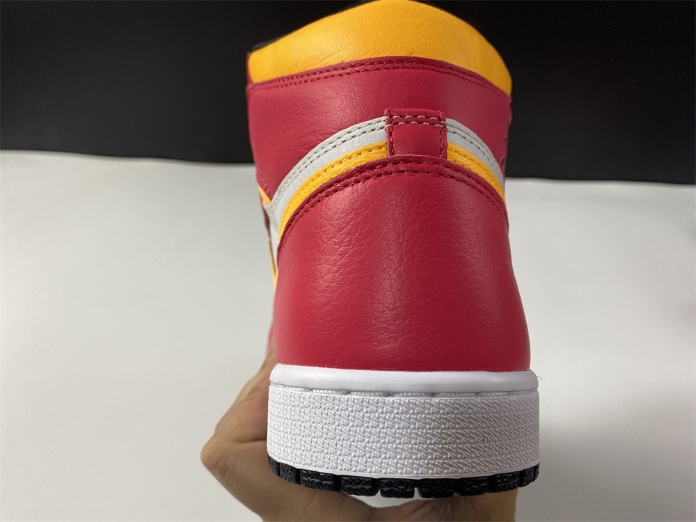 Air Jordan 1 High OG“Light Fusion Red” 555088-603